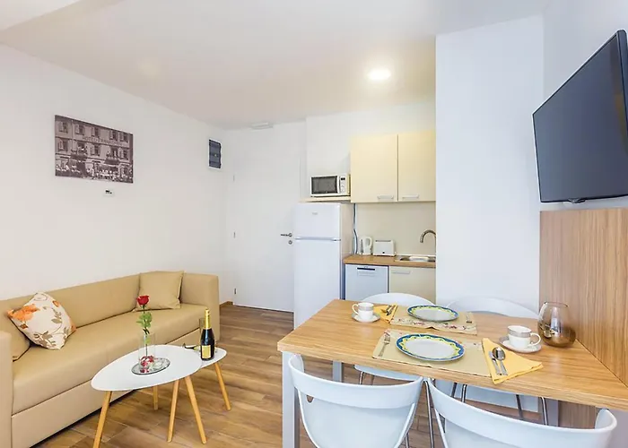 2 Bedroom Awesome In Apartman Punat